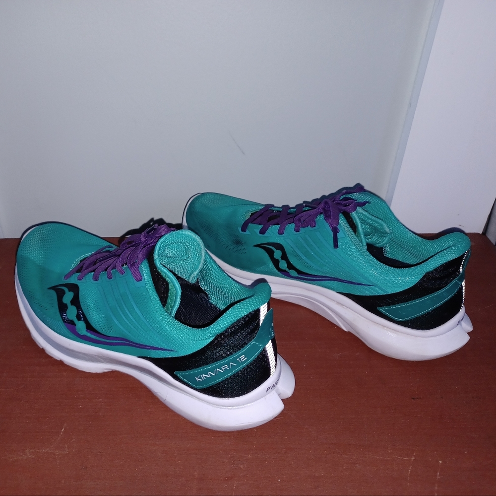 Saucony Kinvara 12 woman's  running shoes size 9.5.